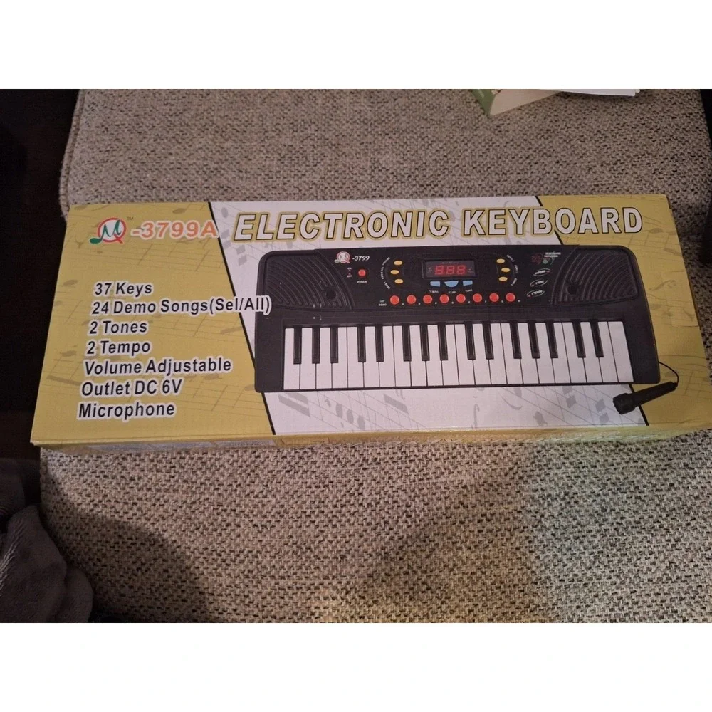 Electronic Keyboard 3799A w/Mic, Great For Circuit Bending‎